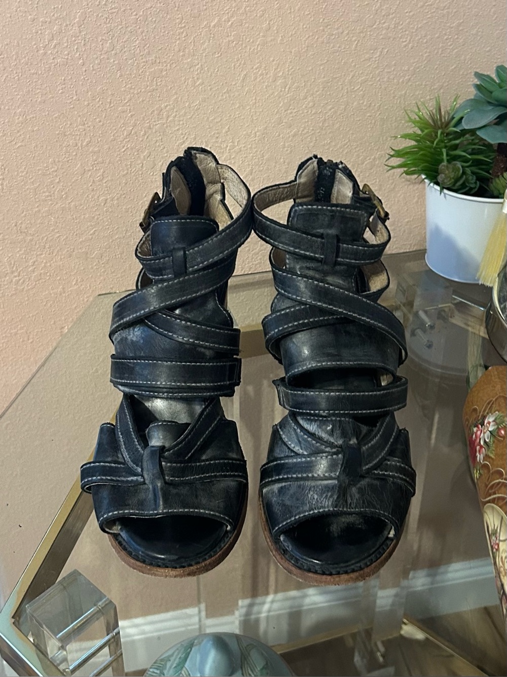 freebird Claw Distressed Dark Gray Strappy Leather Sandals Size 7